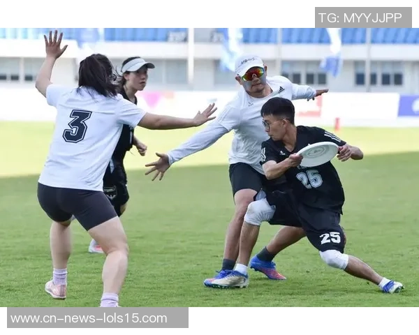 南京飞盘队整体压制战术解析与实战应用探讨